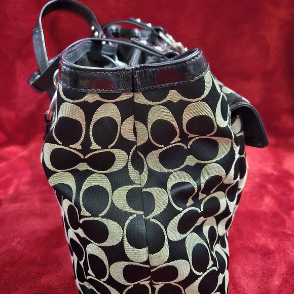 Coach Penelope Signature Shoulder Bag - Picture 5 of 16